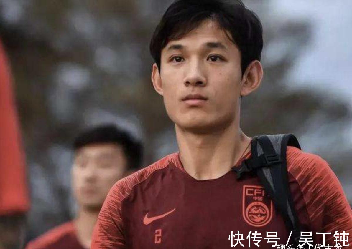 进攻|停球1米远!王燊超难改糙哥本色,国足左路大漏勺,不配进国家队