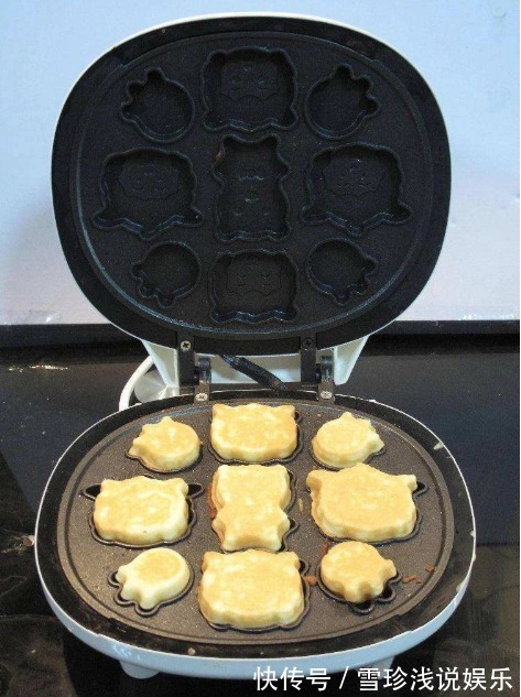 电饼铛用完怎么洗?教你一招不用刷,顽固的油垢都会掉!