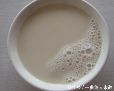 做豆浆,豆子泡好别直接打大厨教你一招,豆浆香浓细腻,特好喝