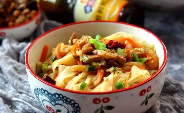 白菜腌肉面,简单的做法,完美的营养组合