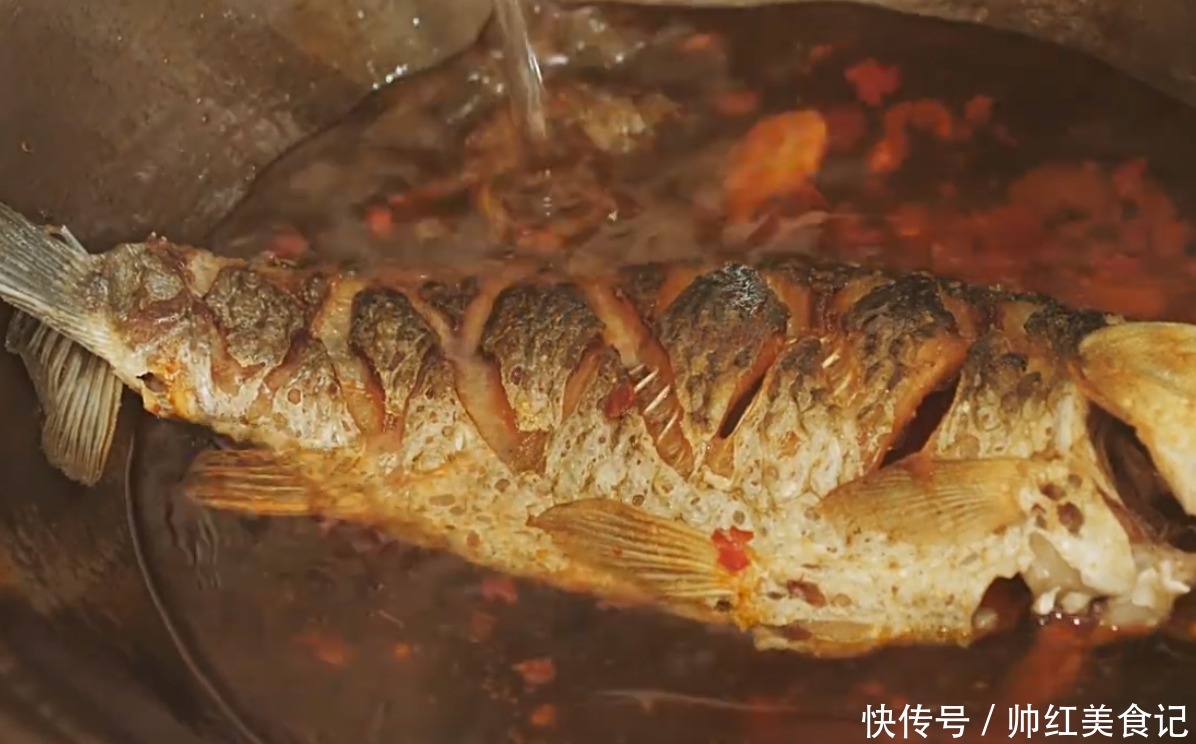 好吃|红烧鲫鱼的家常做法,肉质细嫩,鲜香味美特别好吃