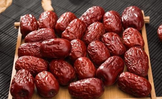 干红枣|被硫磺熏过的红枣，有几处不同，买前仔细挑选，贪小便宜吃大亏！
