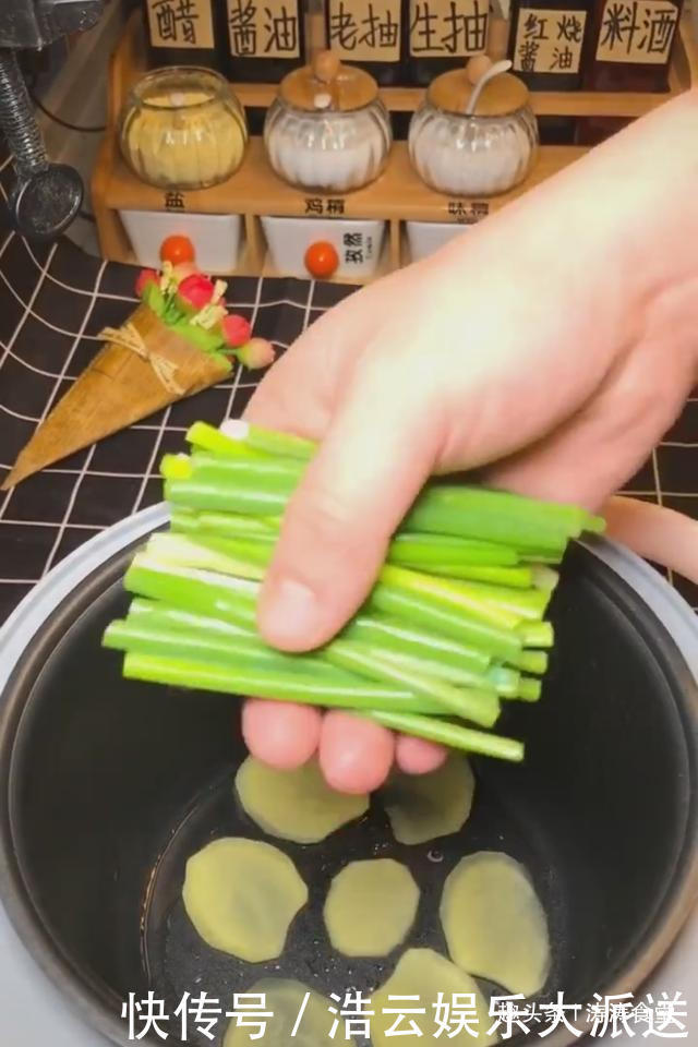 电饭锅|颜色红里透亮,肉质鲜嫩入味,做成后满屋飘香,超级诱人,煲鸡腿