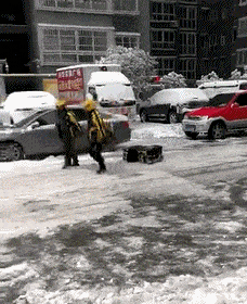 |搞笑GIF段子:兄弟,别求她了, 这婚不结反而是件好事!