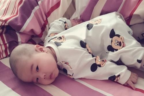 训练|宝宝爬行训练比学走路更关键，出现这些信号，爬行就要提上日程了