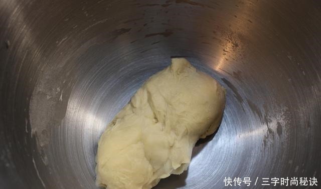 做面包,我喜欢这个方子,又香又软,放3天不硬,大人小孩都喜欢