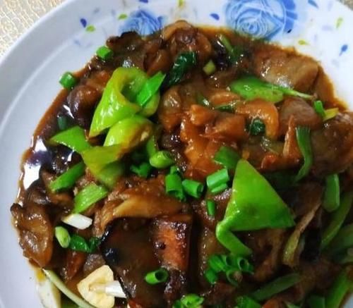 美食推荐：酸甜排骨，青椒烧茄子，素炒平菇，苦瓜炒肉的做法