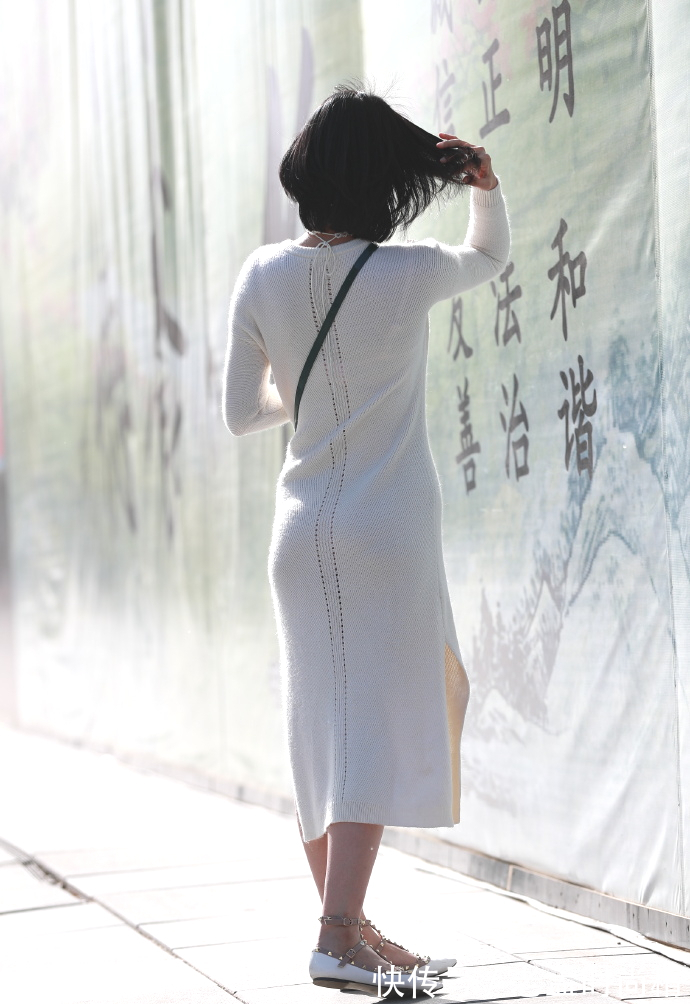 修身 寒冷的冬天穿什么?选择修身连衣裙,既清新又漂亮