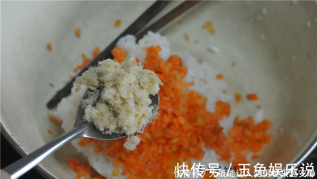 做法|米饭新做法，儿子着了迷，配点蔬菜，简单一做，天天吃不够