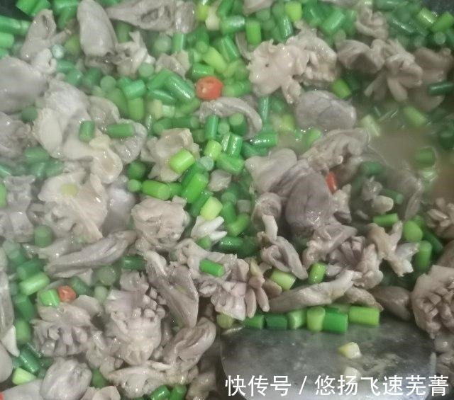 蒜薹炒鸡杂,下酒下饭棒极了!
