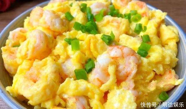 低脂低卡的减脂餐,巨嫩滑的虾仁滑蛋,色泽鲜明,美味可口,好吃