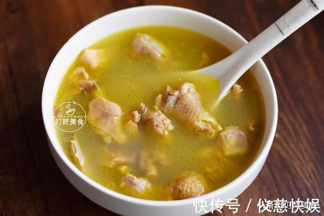 鸡汤|炖鸡汤时,别直接下锅炖,学会这个窍门,鸡肉嫩滑不柴,汤更香