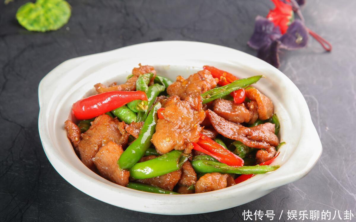 不管炒什么肉,都别用淀粉腌制了,教你一招,肉片更嫩更入味