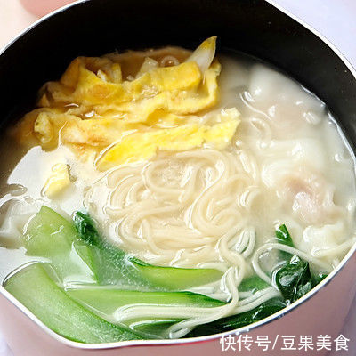 我家做骨汤馄饨面就用这个方法,解馋又营养