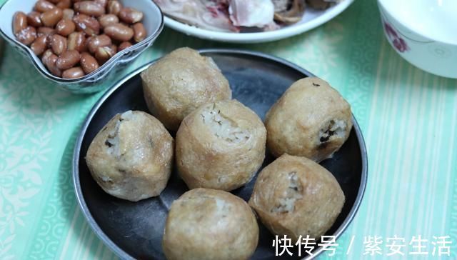 晒晒我家年夜饭,300块钱做了6菜1汤,8个人吃得开开心心