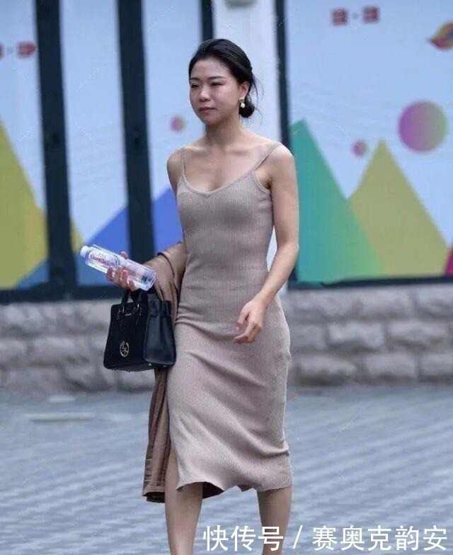 穿搭 面对“宽胯”的身形,切忌得意忘形,而“葬送”了自己的好身材!