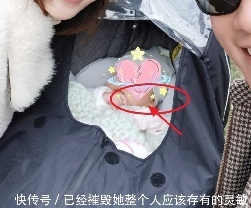 郑恺不录跑男,在家带娃晒全家福,2个月女儿首亮相咬手指太可爱