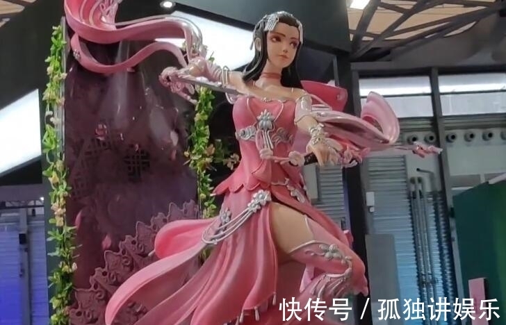 剑网三|洛天依等身手办让宅男疯狂,高开叉旗袍侧漏白丝,为啥能看到肚脐