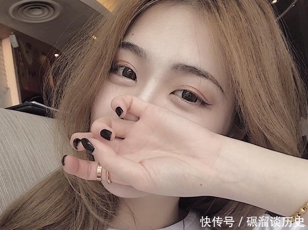 女生脸上有着“3个缺陷”,长大后颜值必定逆袭,00后记好了!