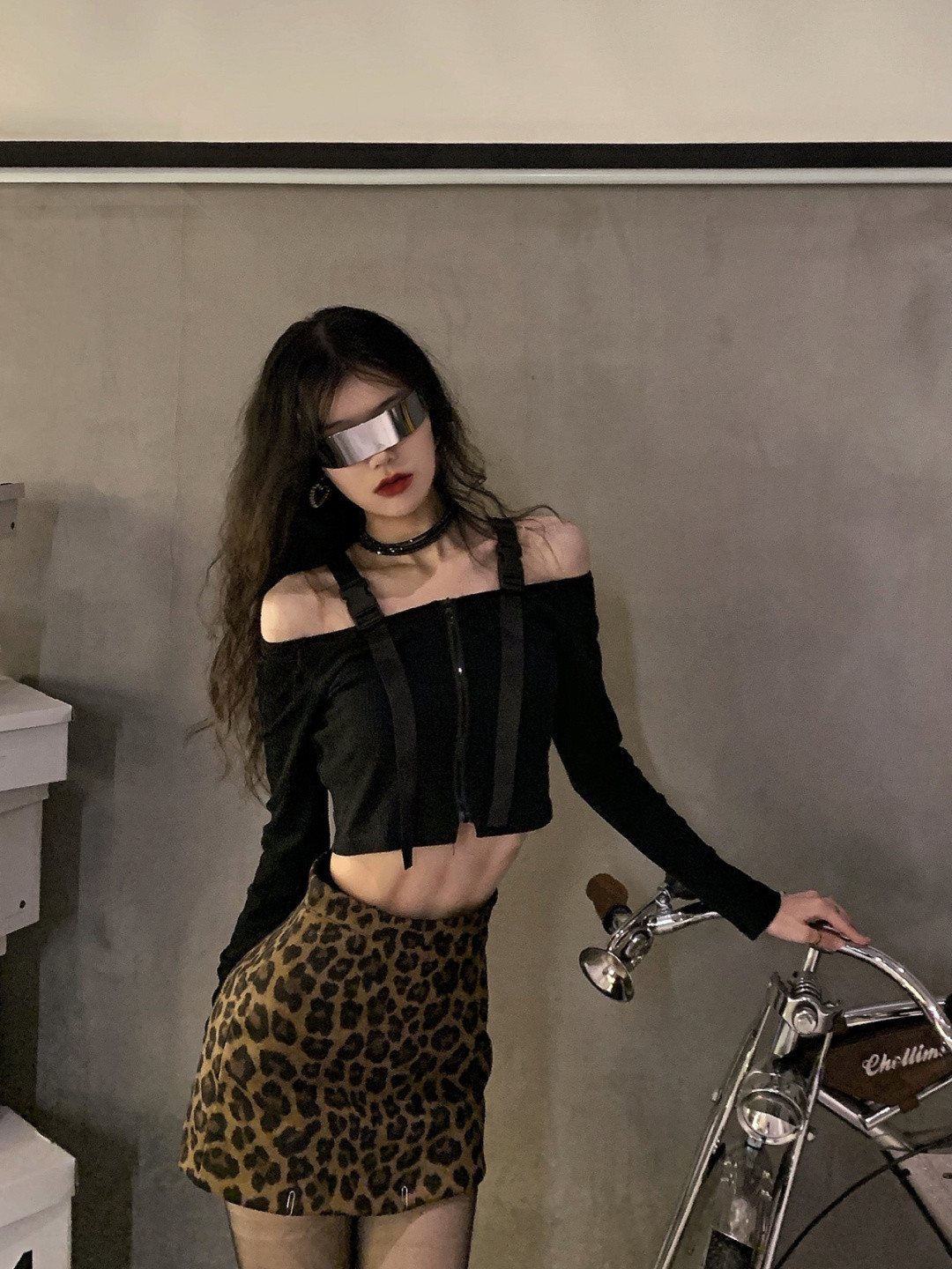 吊带|豹纹包裙, 黑色质感吊带, 这小姐姐性感爆了