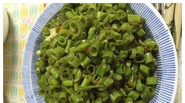 保姆阿姨放假回来,我特意做了一桌菜庆祝,饭后她感动的掉出眼泪