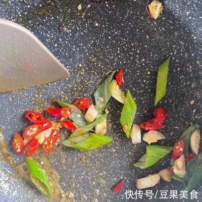 鲜虾炖豆腐最香的吃法，让我连吃了三碗饭