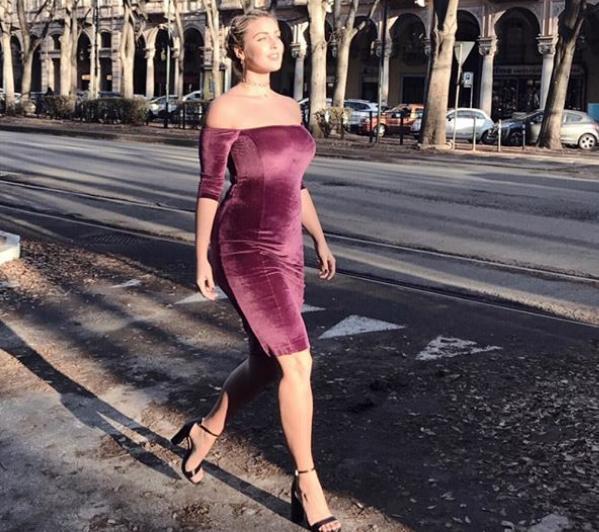 模特|175斤大码模特，鱼尾裙凸显好身材，坦言健身塑造优美身线