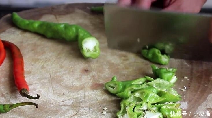 鲜嫩|炖鸡肉时,不要直接加水炖,多加这一步,鸡肉鲜嫩,还不腥