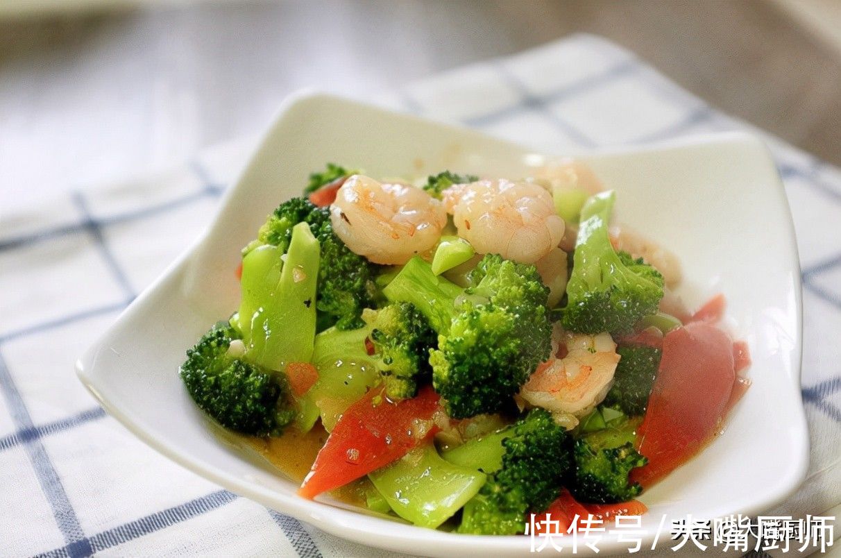 老师傅|炒西蓝花最忌焯水,老师傅教你一招,出锅鲜嫩翠绿,营养还入味