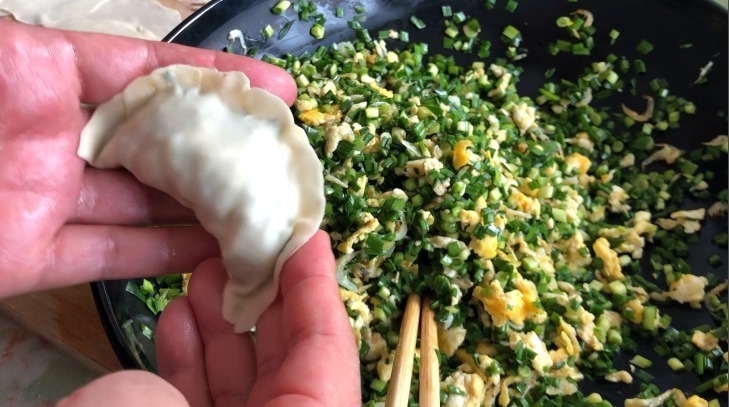  韭菜素馅饺子好吃的秘诀，不加1粒盐，比大虾还鲜，比肉饺子还香