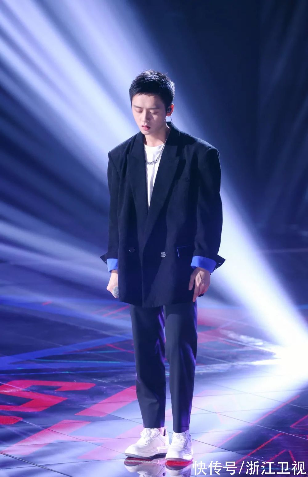 《2021中國好聲音》導(dǎo)師對決首戰(zhàn)打響,李榮浩廖昌永率先出戰(zhàn)點燃舞臺