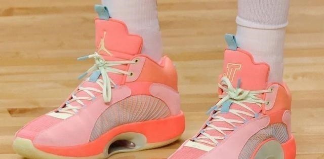 bruce 球星上脚|巴特勒上脚新配色!塔图姆这双骚气!