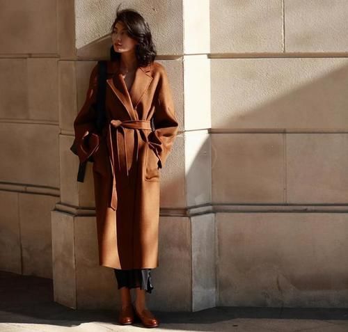 再怕冷也别穿羽绒服，显胖!穿这种毛呢大衣，气质高贵女人味十足