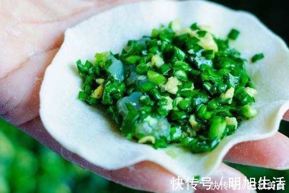 包饺子|包饺子还在放肉馅，学会做此种素馅饺子，好吃的停不下