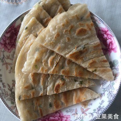 自制|自制葱油饼，要的就是这个家常口儿