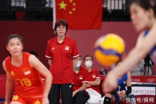 中国女排|郎平谢幕!中国女排姑娘们哭成一片，网友:等你们从头再来