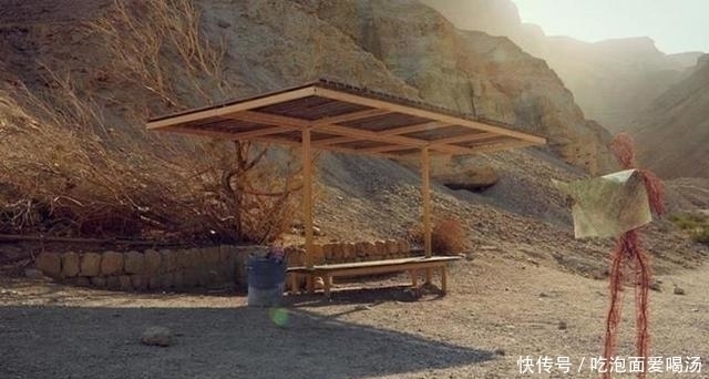 猎奇君&他在作品中将人的皮肤变成透明,看完后感觉不能直视身体了!