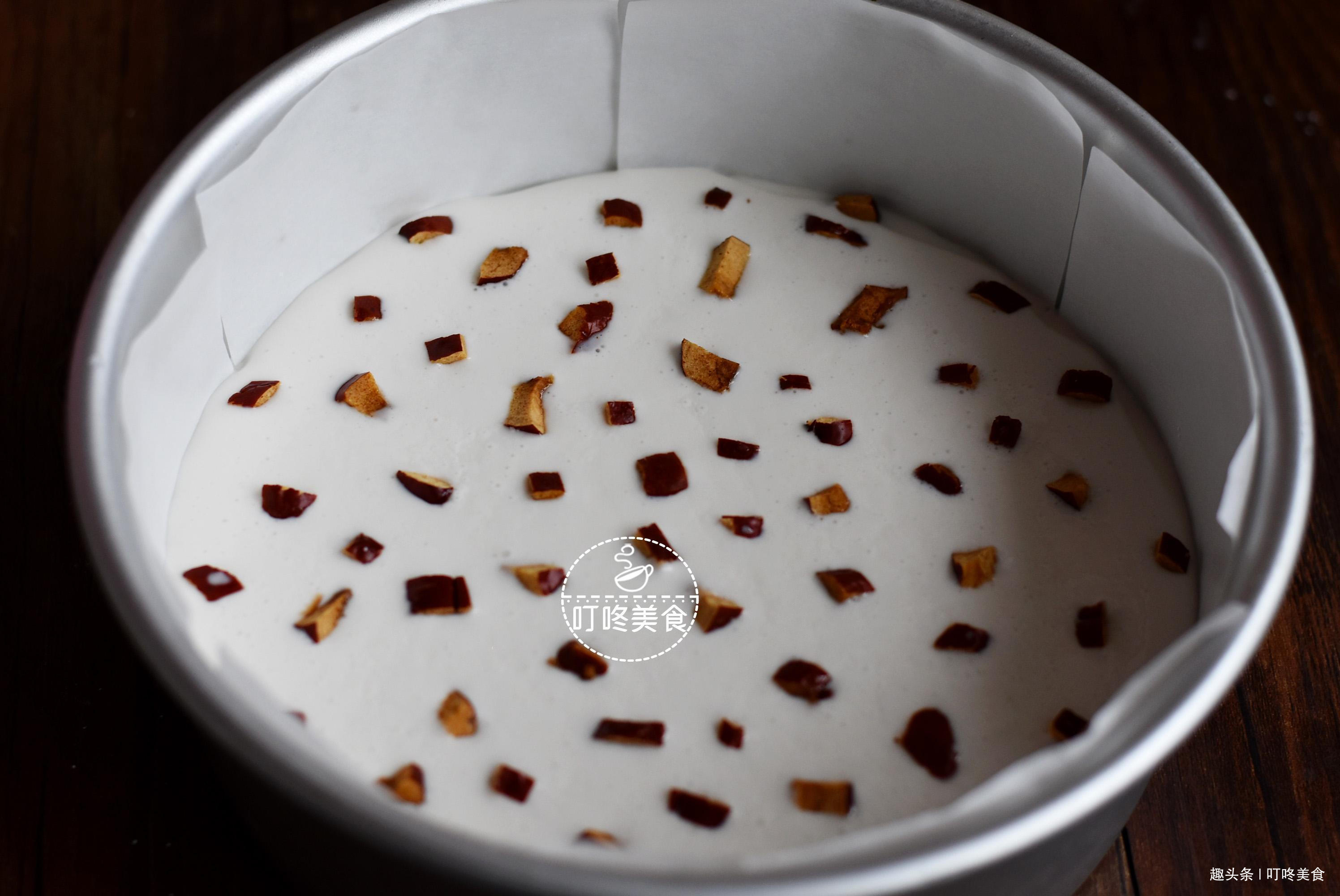 不用面粉也能做的发糕，只需一搅一蒸，又香又软，比蛋糕还美味