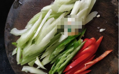 这菜我常做,虽然不便宜,但鲜香下饭,家人爱吃,贵也值