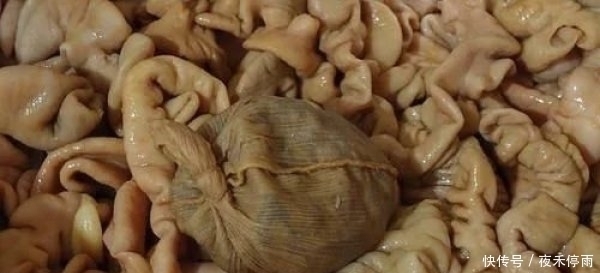 洗猪大肠,不加盐不加醋只需3样,大肠更干净,而且还没腥臭味