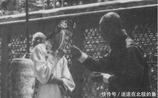 皇后|末代皇后婉容竟然与侍卫有个私生子,后被溥仪活活烧死