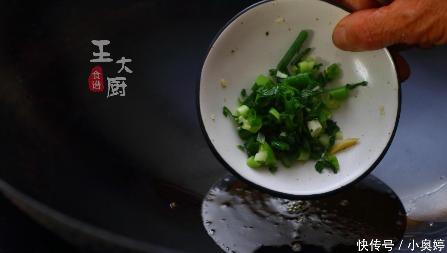米饭|懒人的救星豆角饭, 这么炒出来, 只恨饭太少, 做一锅, 不够吃