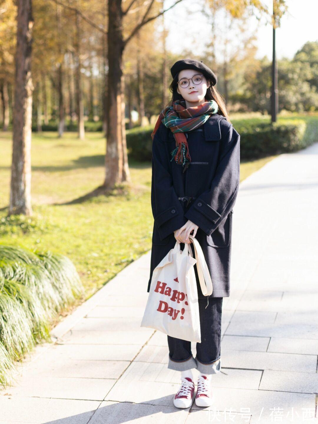 牛角扣|想减龄就试试“牛角扣大衣”,轻松get少女气质,告别单调老气