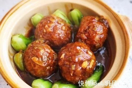 搅拌均匀|红烧狮子头家常做法,别只会小火炸,掌握技巧,丸子不松散还不腥