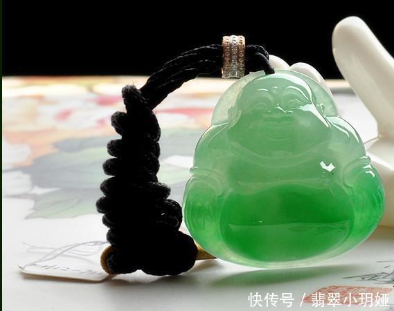 翡翠挂件如何搭配挂绳会更好看?