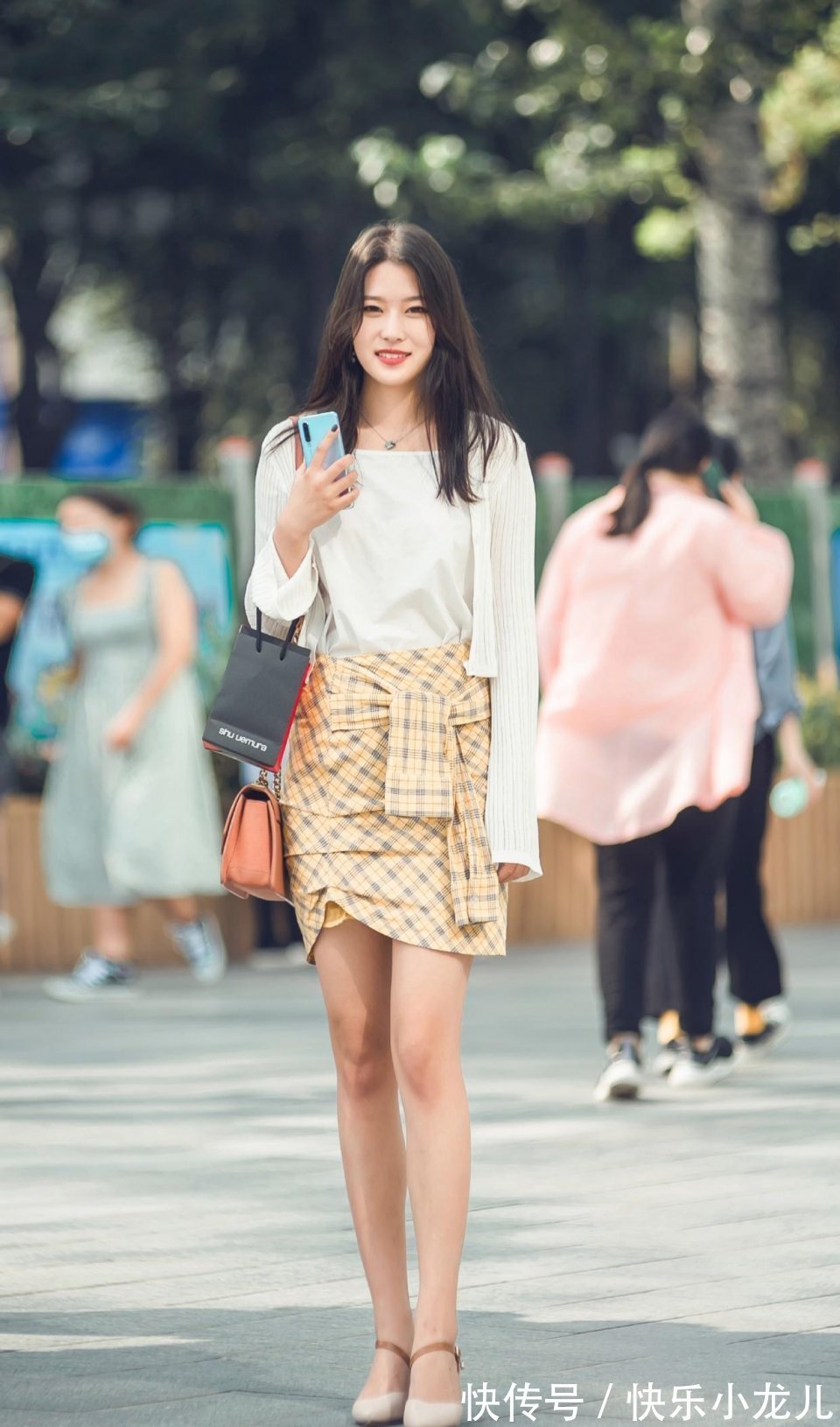 美女|非常有气质的微胖美女，连体裤时尚又美丽