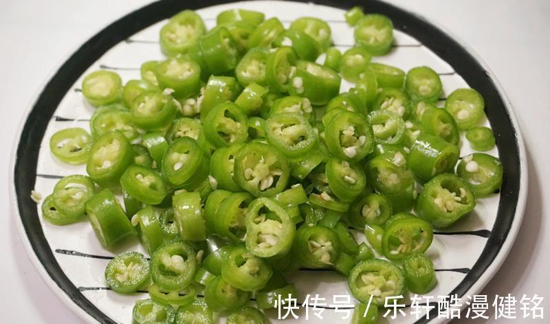 快手|辣炒碎米芽鹅肠，鲜嫩爽脆，快手简单，每一口都是味蕾的享受