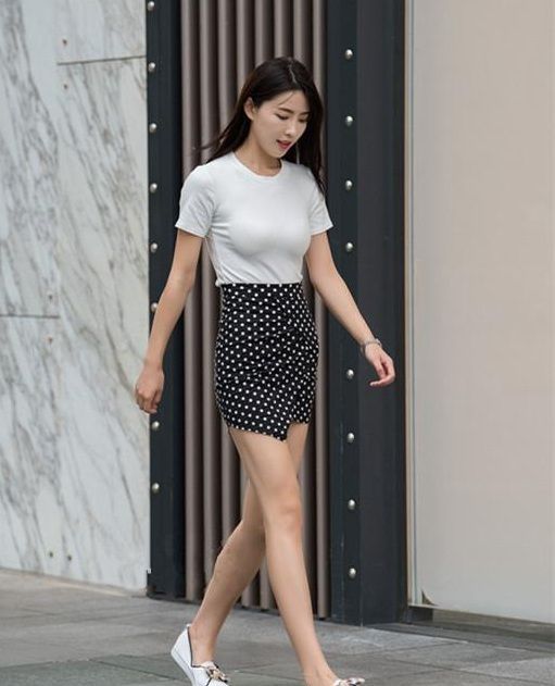 时尚 明艳端庄的小姐姐,穿搭时尚动人,显瘦又显女人的妩媚感