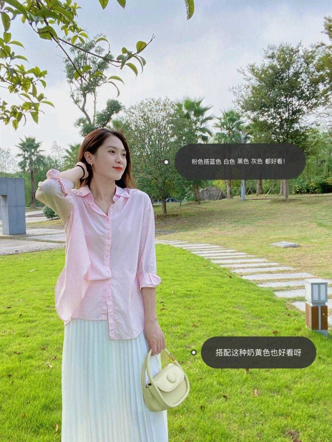 针织衫|入秋以后怎么穿？衬衫搭配白色百褶裙简约时髦，干练又不失优雅