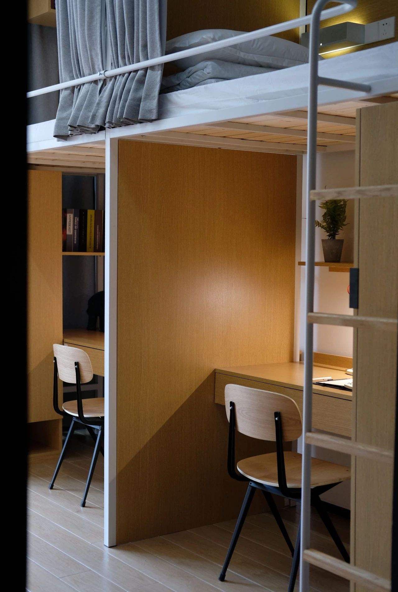 卧室|没有独立书房?在卧室里摆个书桌,一样可以工作和学习